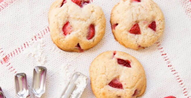 love with food strawberry cookies